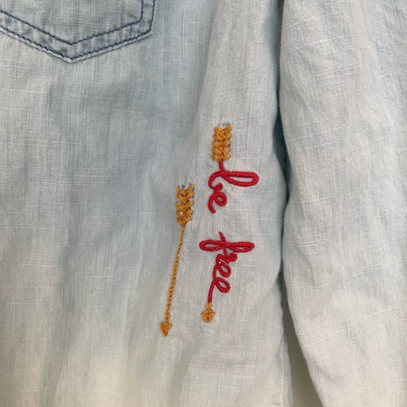 🌿 Arizona denim blue embroidered button-up shirt top - Picture 3 of 6